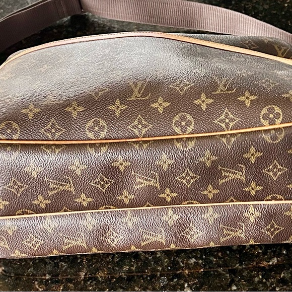SOLD Louis Vuitton Reporter GM w/ Free LV Gift - Picture 5 of 15